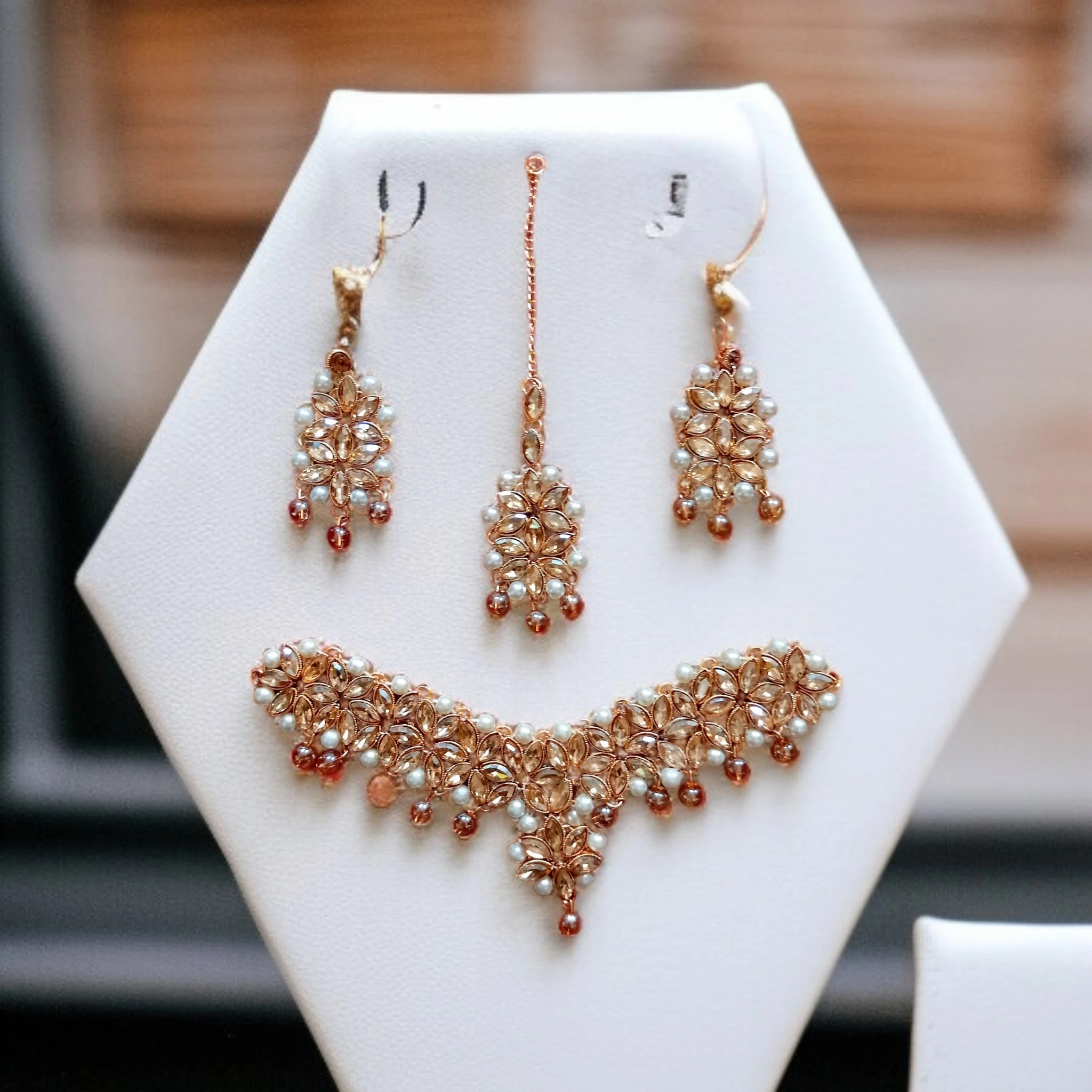 Buy Golden colour jewellery set with necklace , earrings and tikka at best price in pakistan